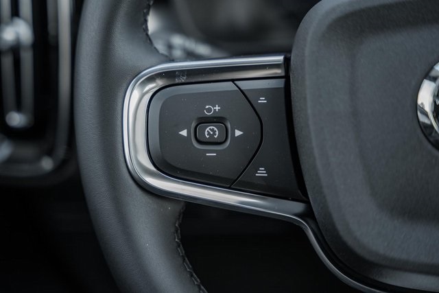 2026 Volvo XC40 photo 25