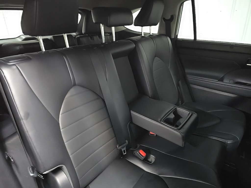2021 Toyota Highlander XLE photo 15