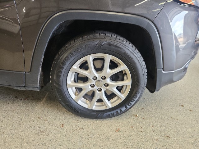 2014 Jeep Cherokee Latitude photo 9