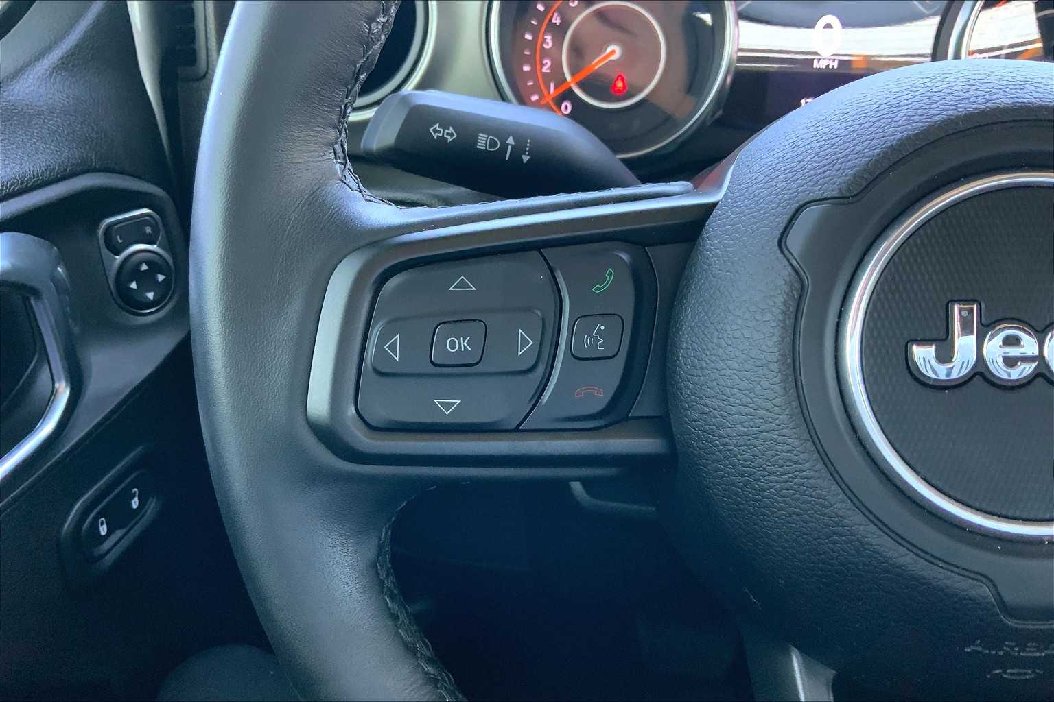 2022 Jeep Gladiator Willys Sport photo 22