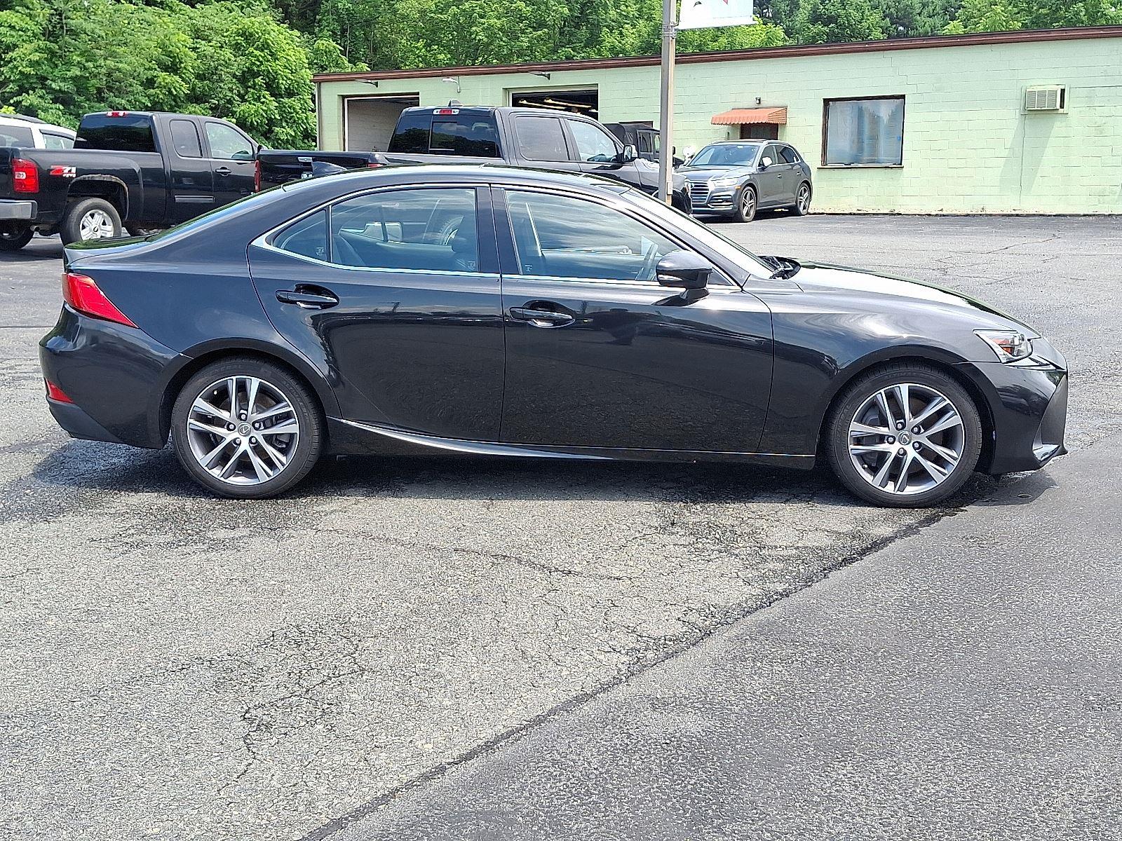 2018 Lexus IS 300 photo 7