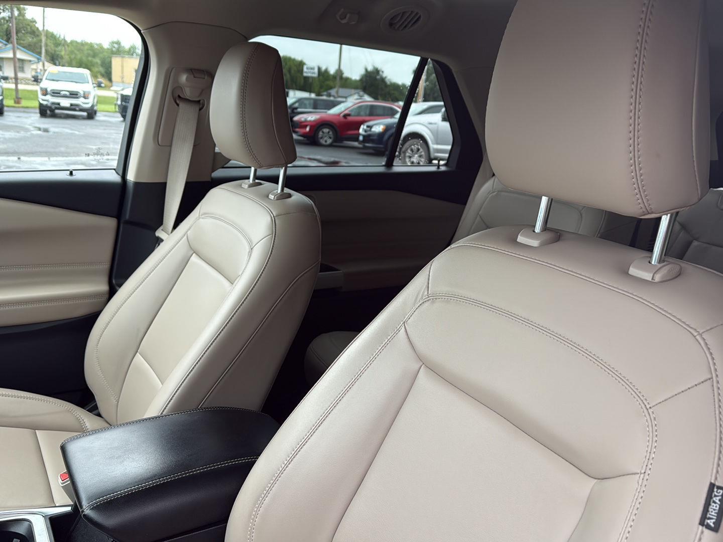 2022 Ford Explorer XLT photo 6