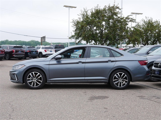 2025 Volkswagen Jetta 1.5T SE photo 3