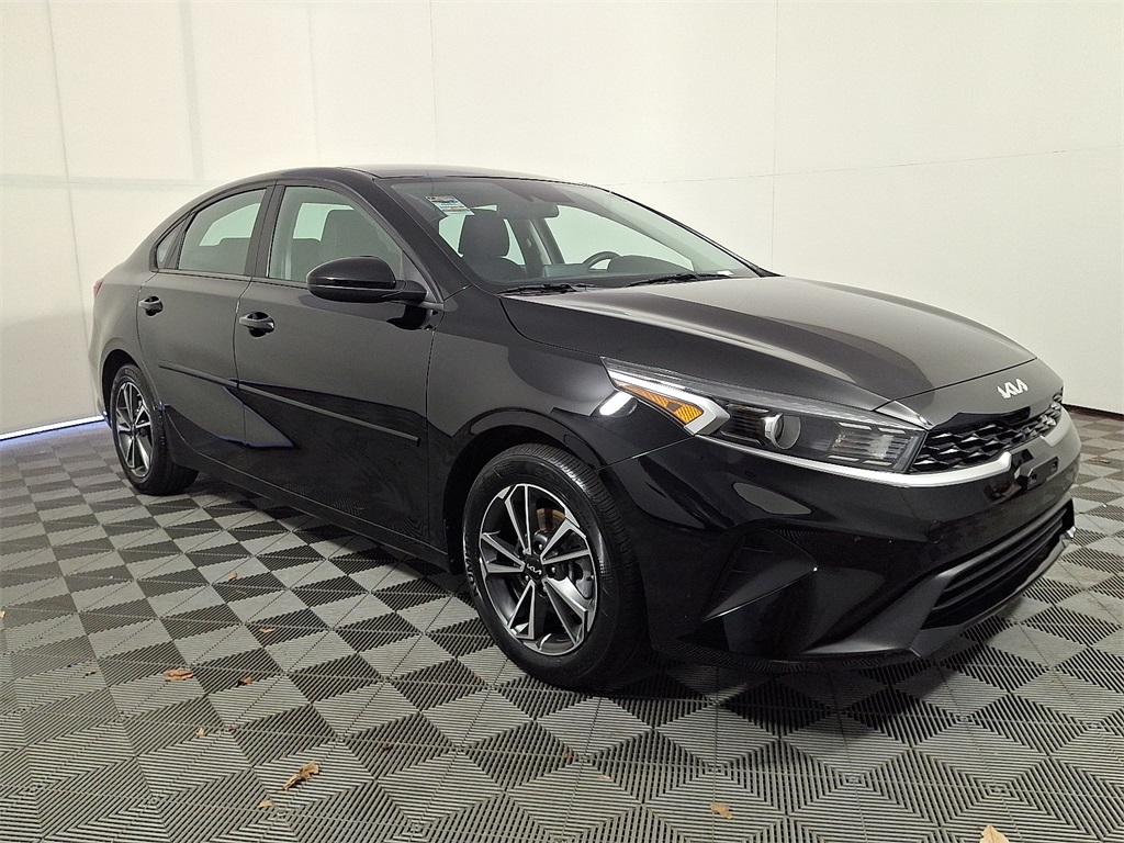 2022 Kia Forte LXS photo 3