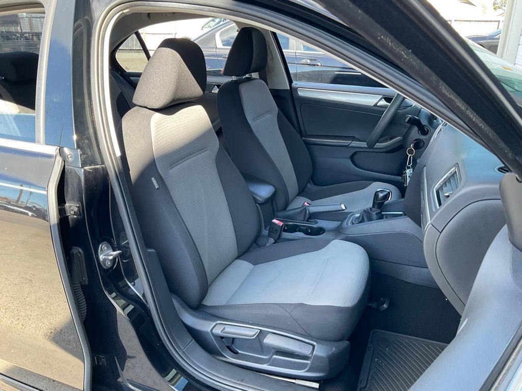 2017 Volkswagen Jetta 1.4T S photo 19