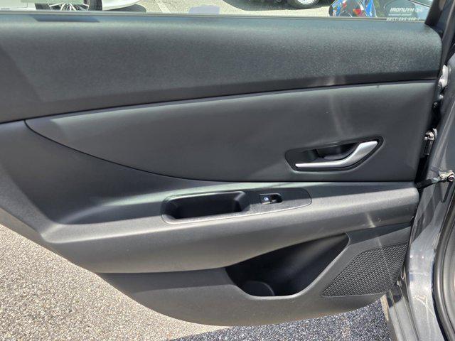 2025 Hyundai Elantra Limited photo 10