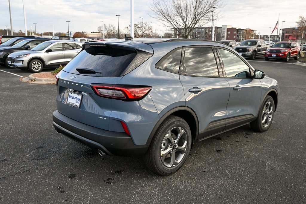 2026 Ford Escape ST-Line photo 4