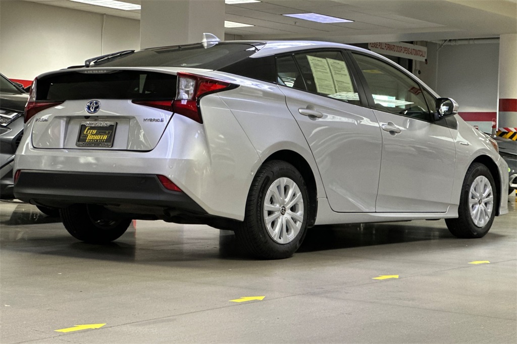 2022 Toyota Prius LE photo 4