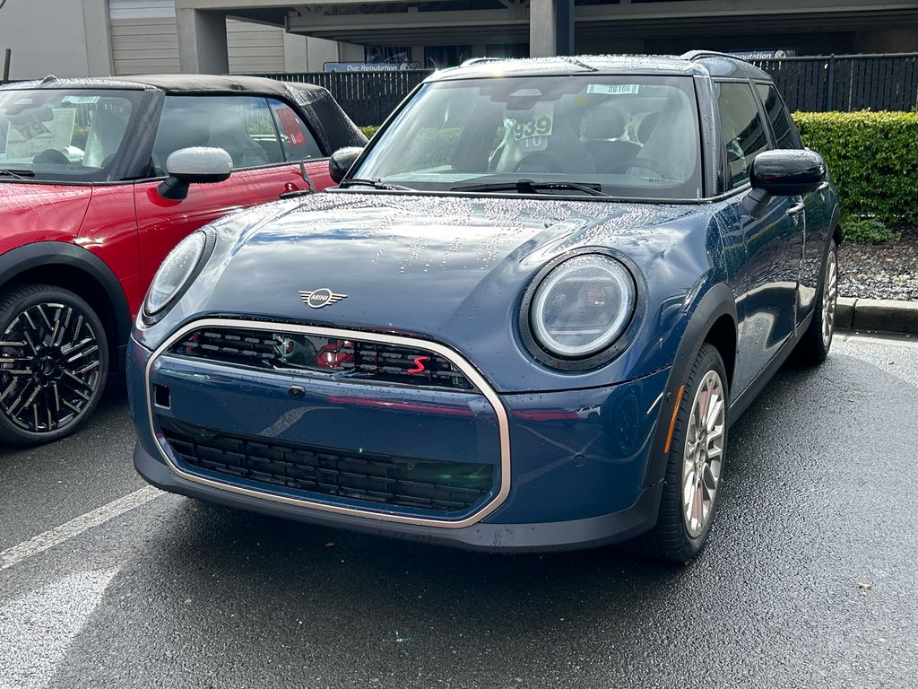 2026 Mini Cooper Hardtop S 4 Door Iconic photo 2