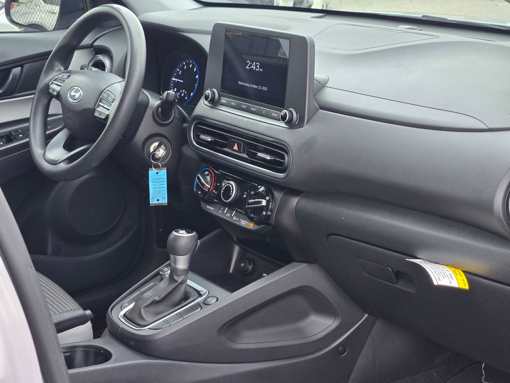 2022 Hyundai Kona SE photo 4