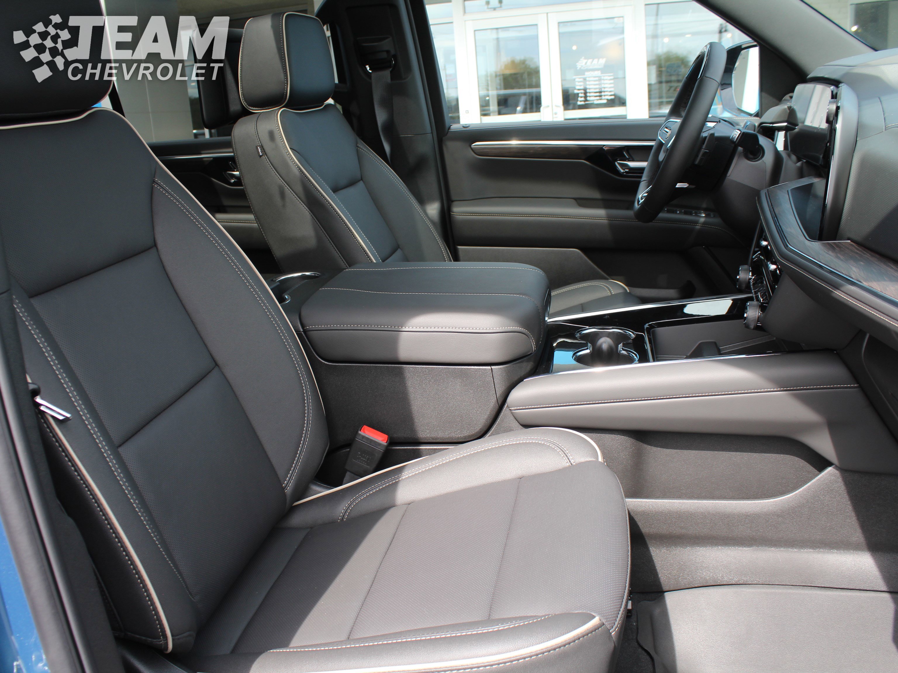 2026 Chevrolet Suburban Premier photo 26