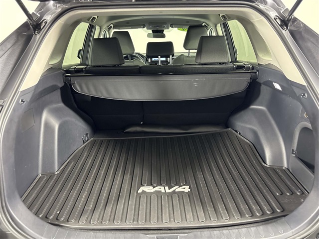 2024 Toyota RAV4 Hybrid XLE photo 10