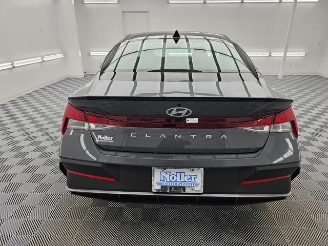 2025 Hyundai Elantra SEL Sport photo 4