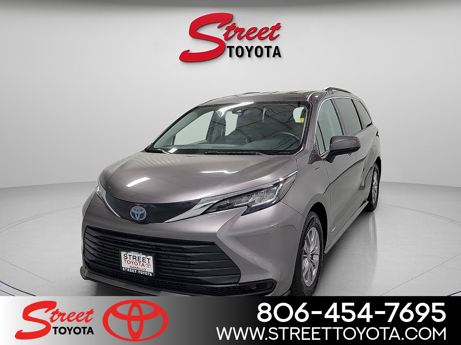 2021 Toyota Sienna LE's photo