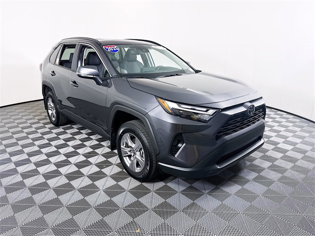 2025 Toyota RAV4 XLE's photo
