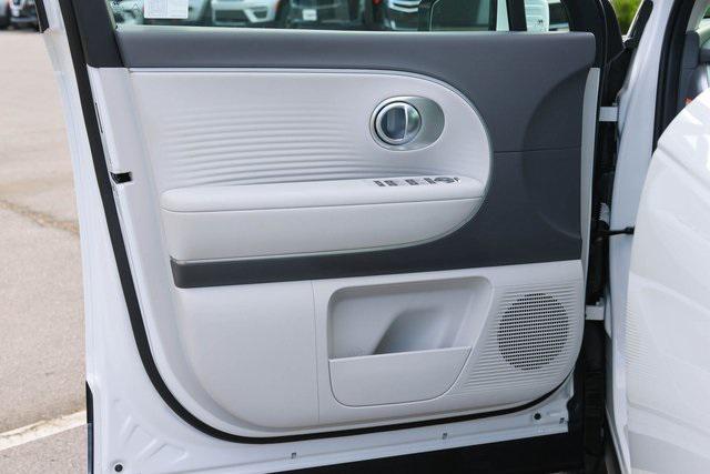 New 2026 White Hyundai SEL image 8