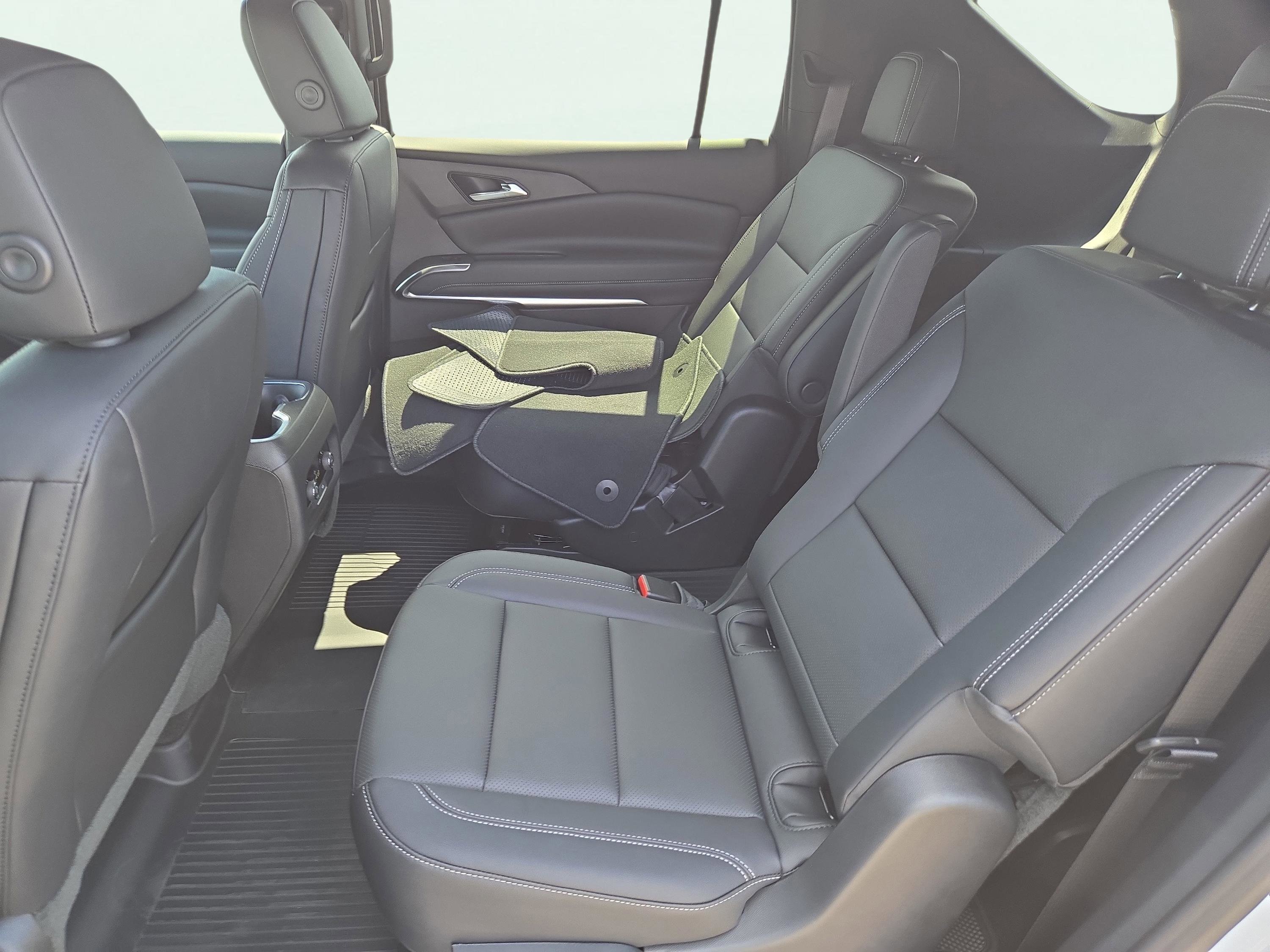 2026 Chevrolet Traverse photo 14