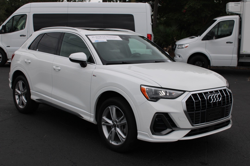 2021 Audi Q3 S line Premium 45 TFSI photo 3