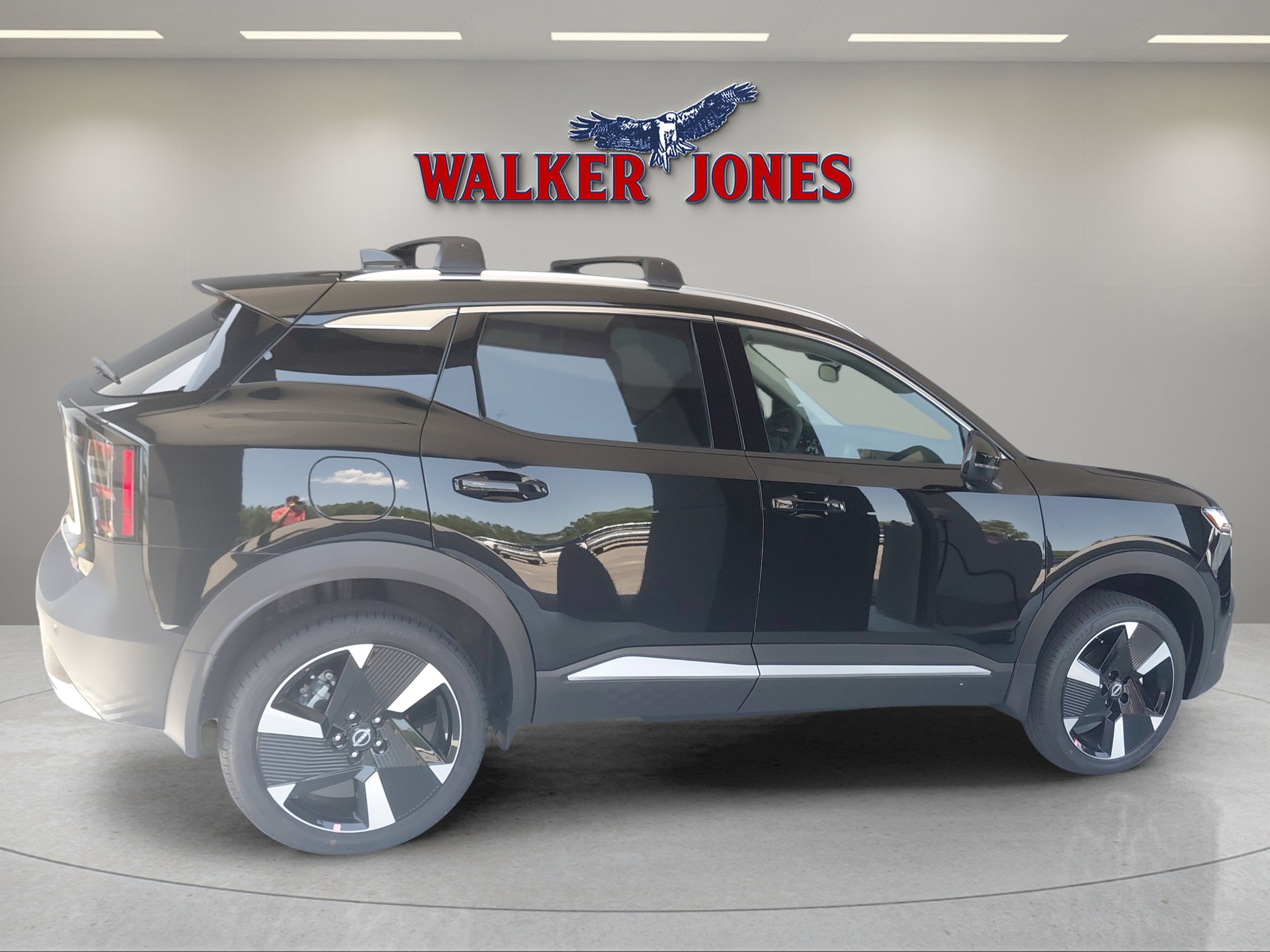 2025 Nissan Kicks SR photo 3