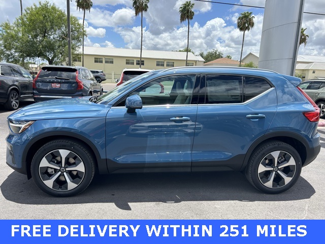 2025 Volvo XC40 AWD Plus photo 4