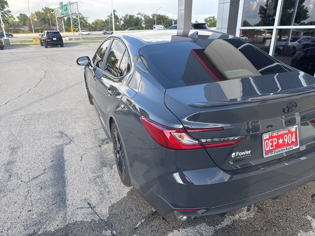 2025 Toyota Camry SE photo 4