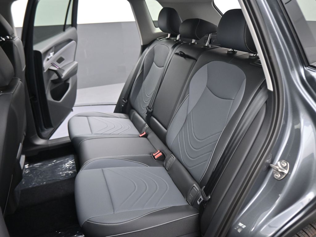 2025 Volkswagen Tiguan SE photo 38