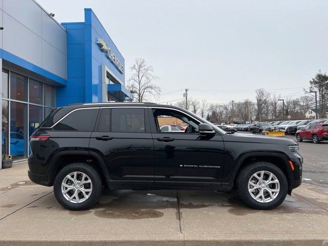 2023 Jeep Grand Cherokee Limited photo 2