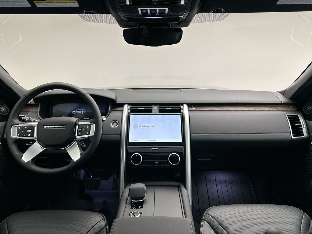 2025 Land Rover Discovery S photo 6