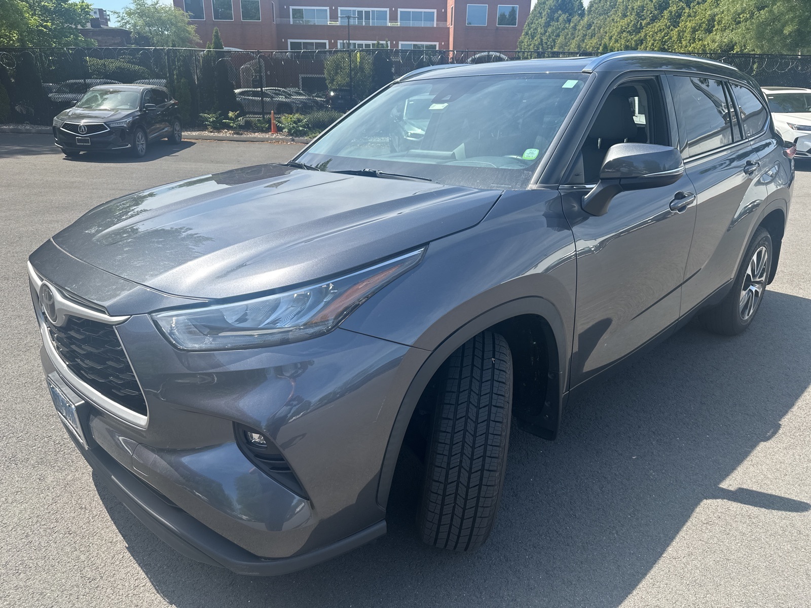 Image 7 of Toyota Highlander XLE AWD 4D Sport Utility
