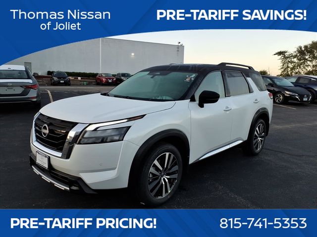 2025 Nissan Pathfinder Platinum photo 4
