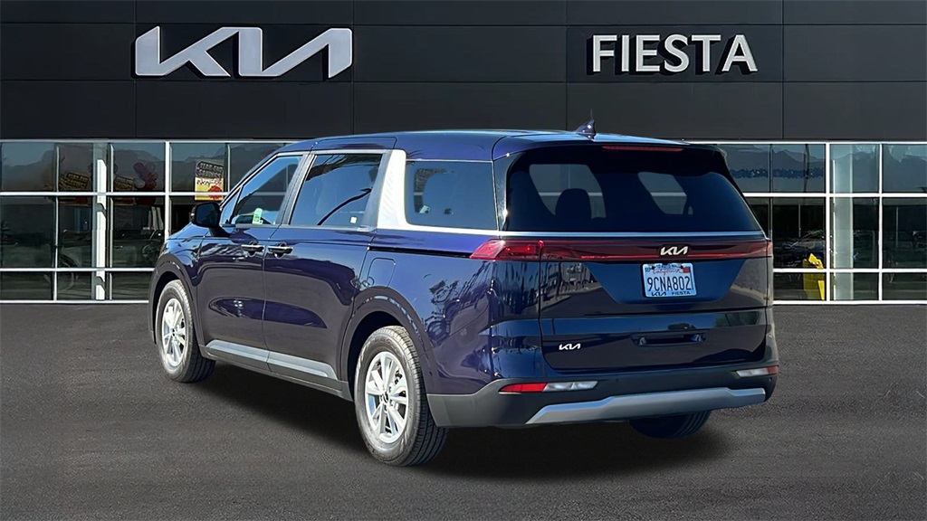 2023 Kia Carnival LX photo 3