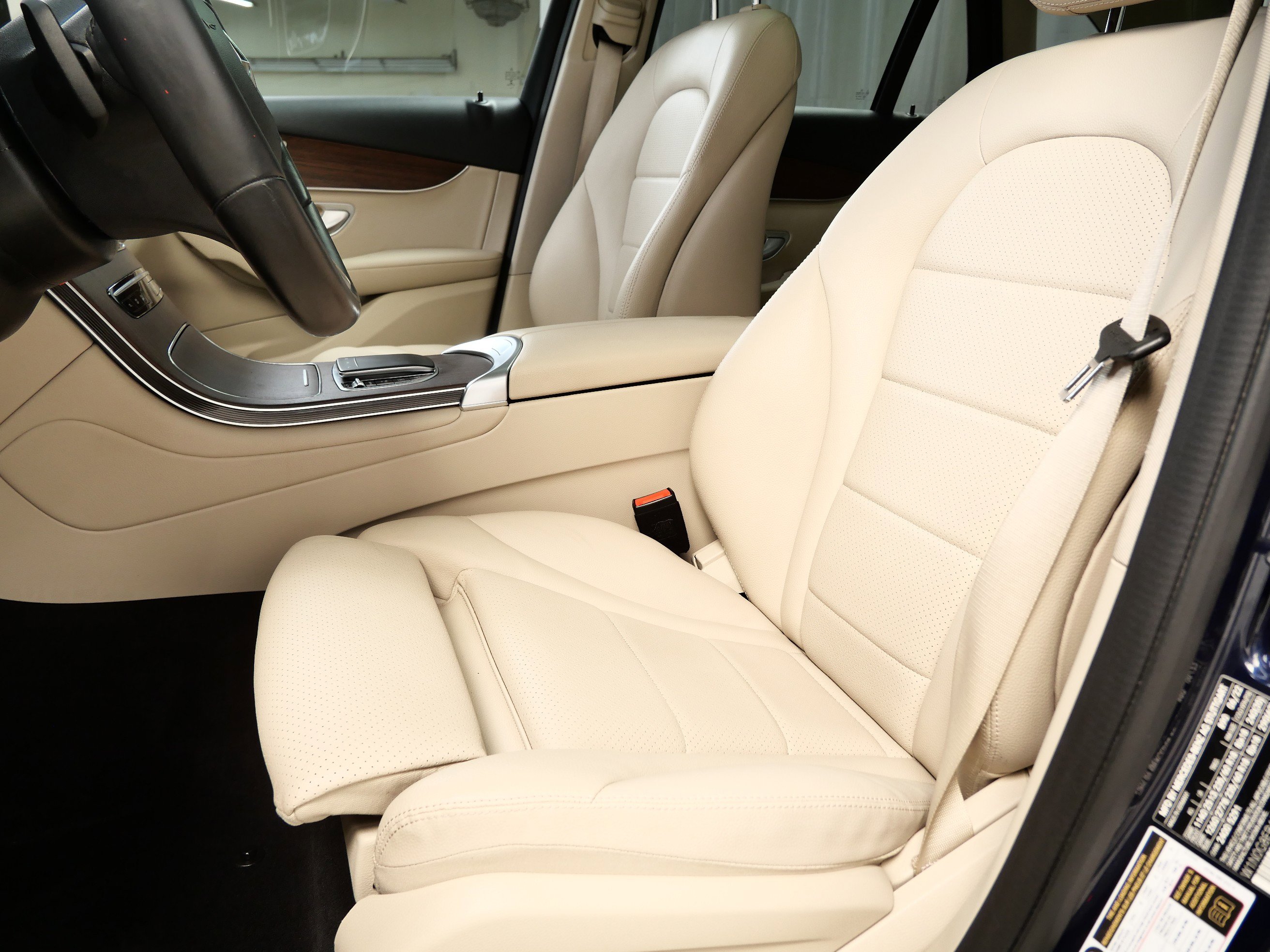 2022 Mercedes Benz GLC 300 4MATIC photo 2
