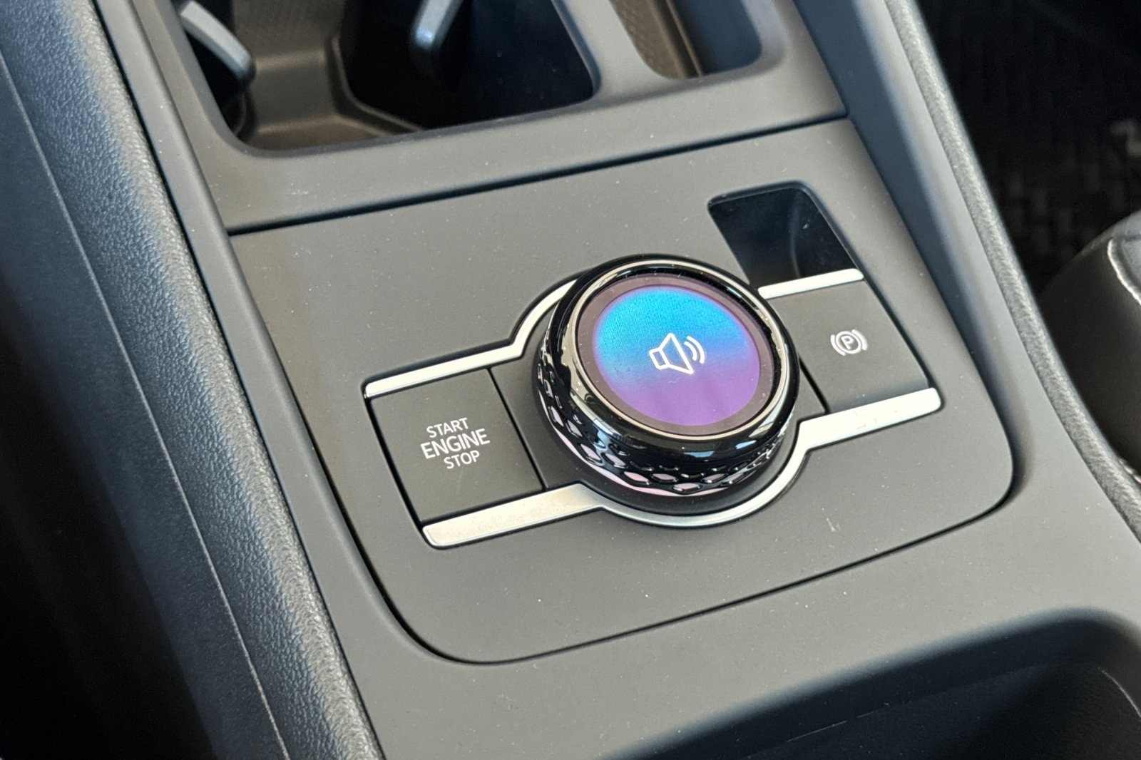 2025 Volkswagen Tiguan SE photo 18