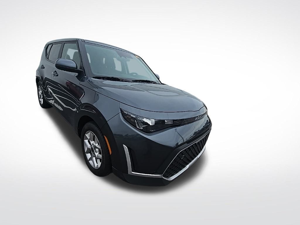 2023 Kia Soul LX photo 3