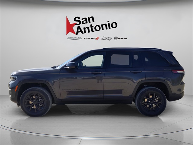 2025 Jeep Grand Cherokee Altitude photo 4