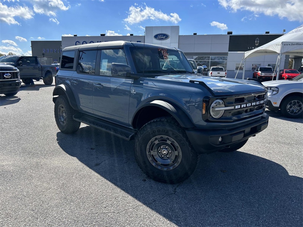 2025 Ford Bronco Outer Banks photo 2