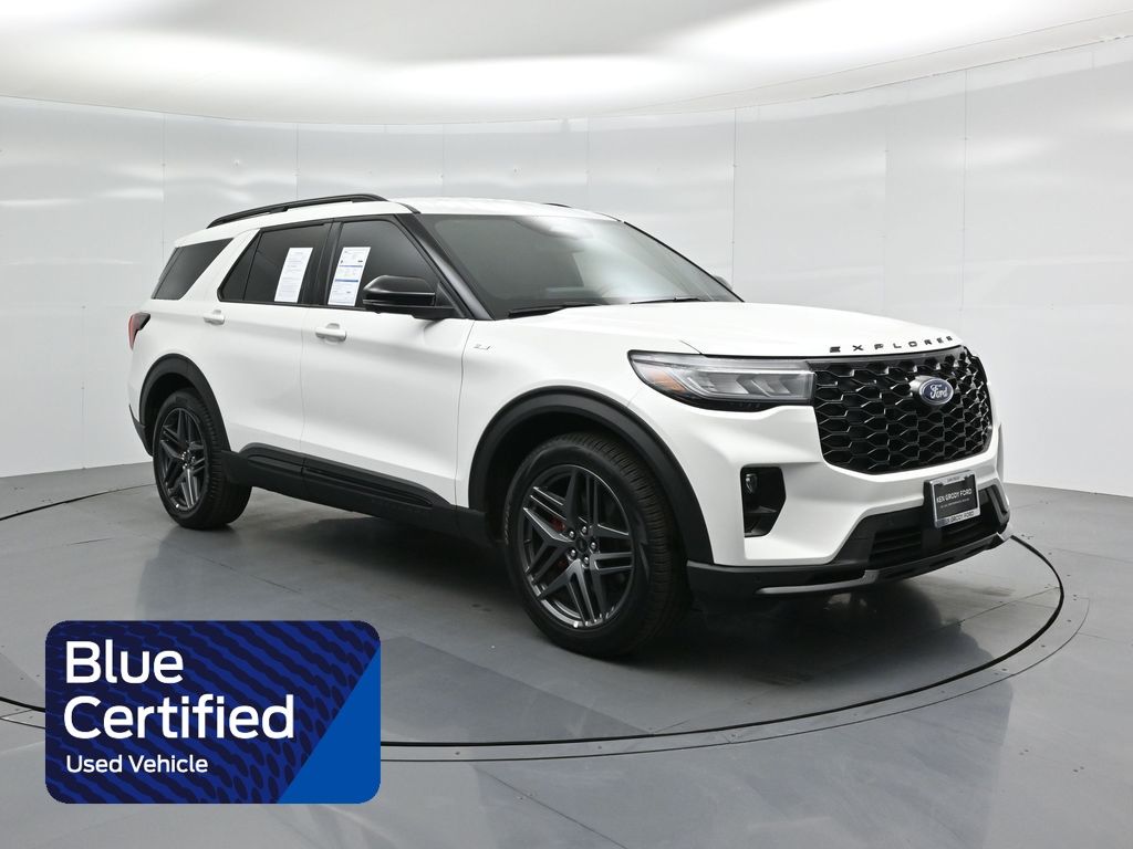 2025 Ford Explorer ST-LINE's photo