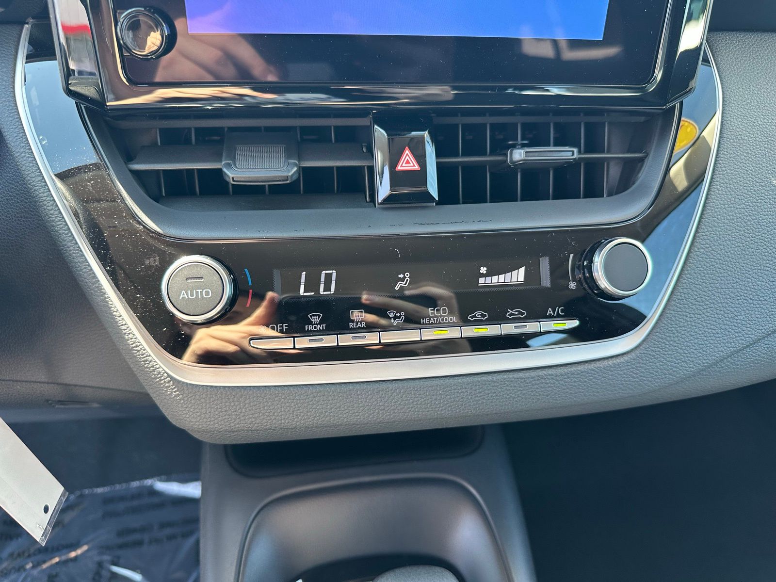 2025 Toyota Corolla LE photo 16