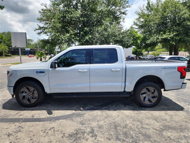 2025 Ford F-150 Lightning photo 5