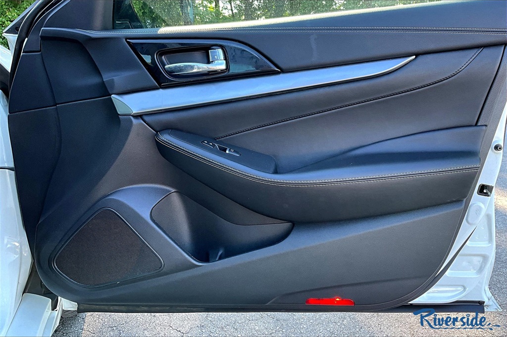 2023 Nissan Maxima SV photo 25