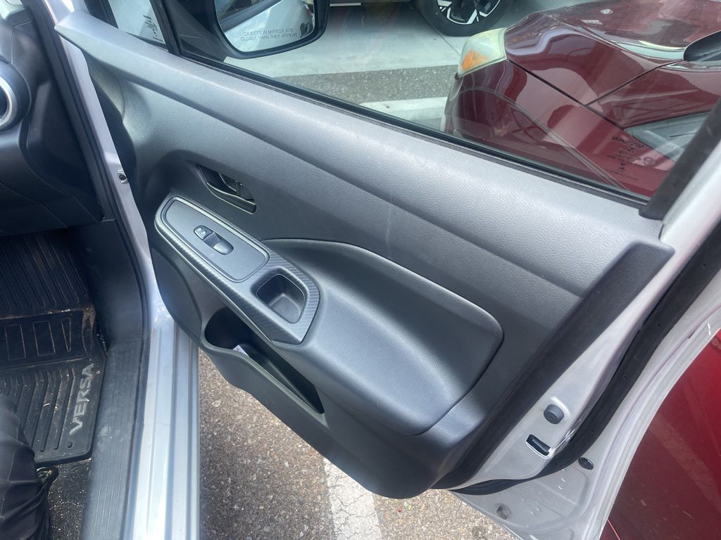 2025 Nissan Versa 1.6 S photo 17
