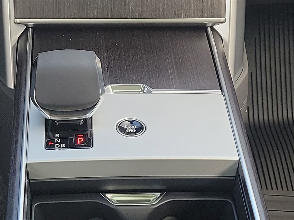 2025 Land Rover Range Rover SE photo 19