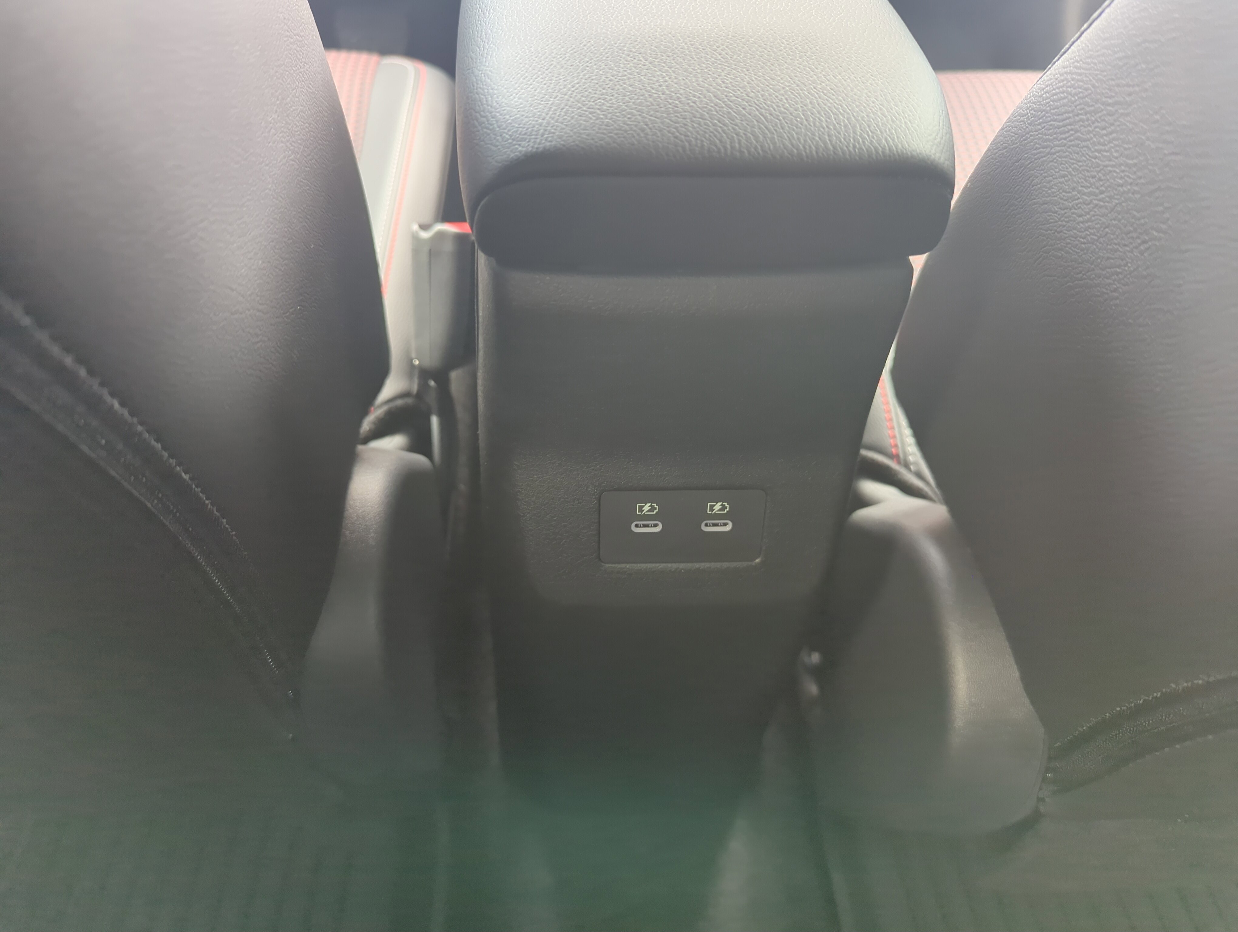 2025 Nissan Kicks SR photo 3