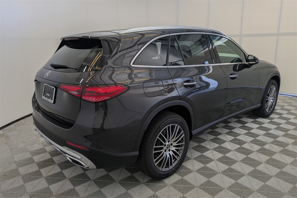 2026 Mercedes Benz GLC 300 photo 4