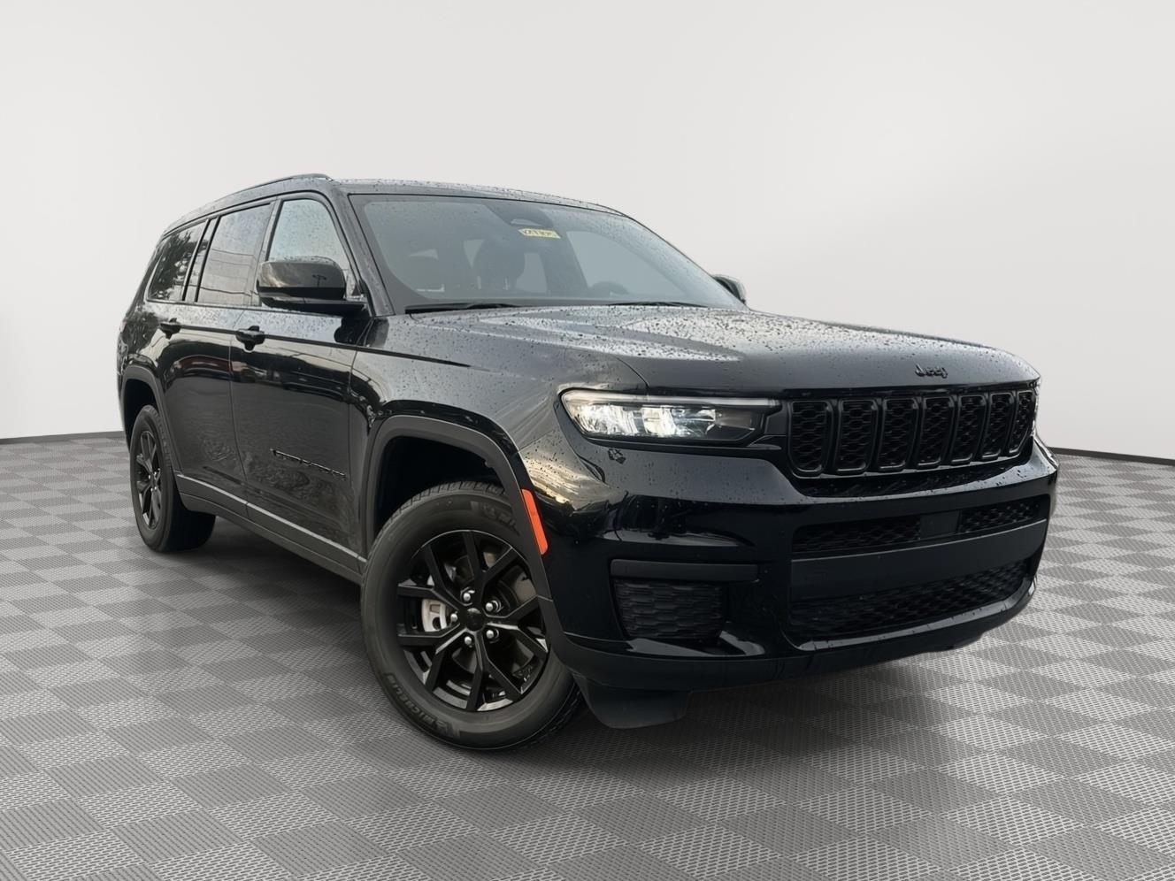 2024 Jeep Grand Cherokee Altitude photo 3
