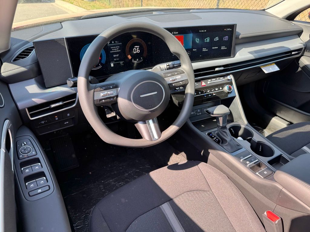 2025 Hyundai Sonata SE photo 2