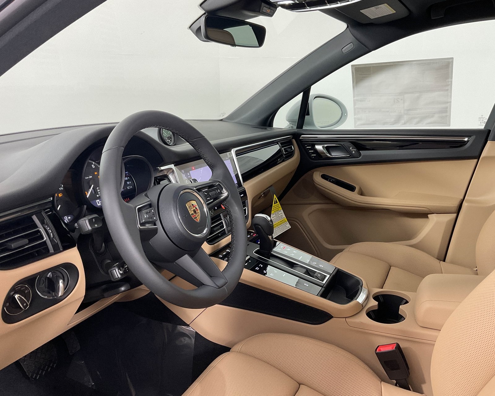 2026 Porsche Macan T photo 4