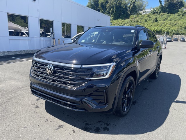 2026 Volkswagen Atlas Cross Sport SEL R-Line photo 2