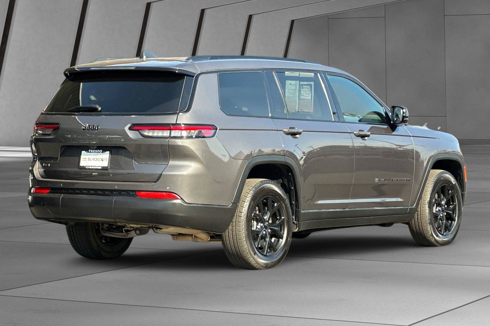 2024 Jeep Grand Cherokee Altitude photo 3