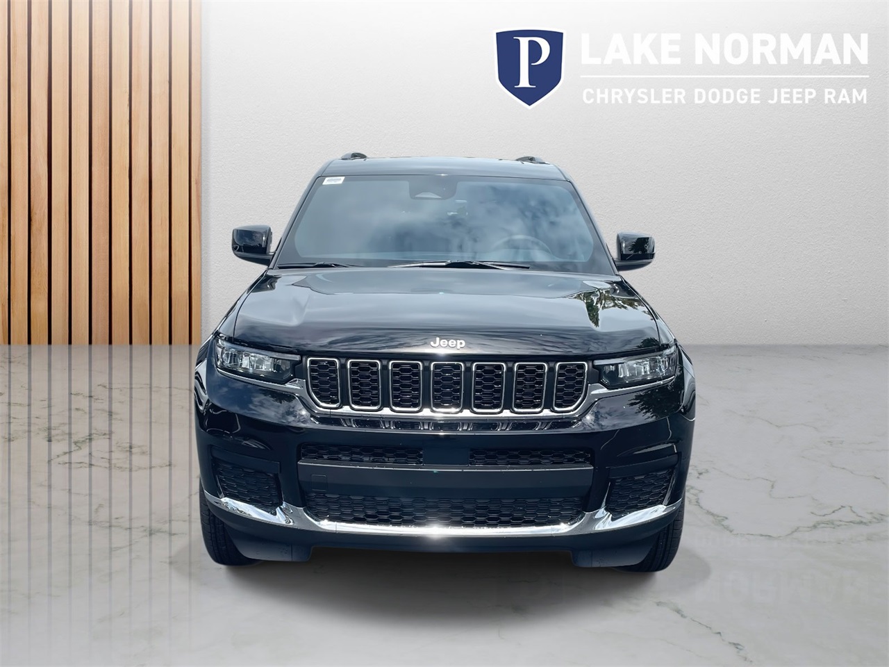 2025 Jeep Grand Cherokee Laredo photo 3